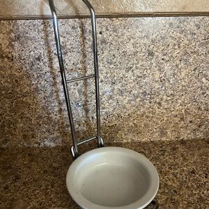 The Pampered Chef 1678 Metal and White Ceramic Spoon Rest